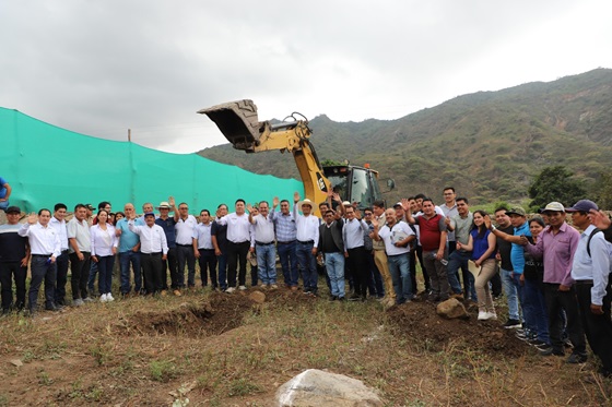 Gobernador Roger Guevara dio inicio a la construcción de 660 reservorios en Contumazá