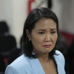 Gobierno de Keiko Fujimori ya naufraga entre sangre, paros y excusas